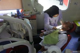 Bakti sosial pelayanan kereta kesehatan di Jember
