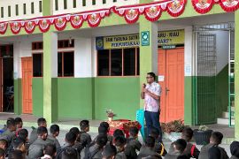 Ditresnarkoba Polda Riau sampaikan bahaya narkoba hingga pilkada damai di SMK Taruna