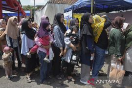 Pembagian sembako gratis cegah stunting