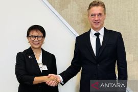 Slovenia larang dagang alat militer dengan Israel