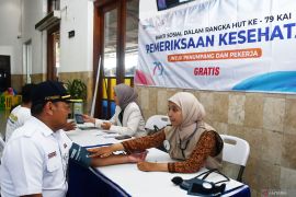 Layanan kesehatan gratis HUT KAI di Madiun