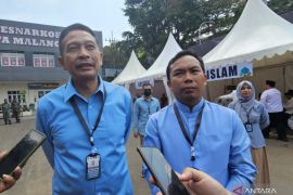 Wahyu Hidayat janji beri seragam gratis bagi pelajar SD hingga SMA