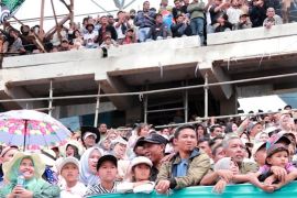 Venue belum rampung, warga membludak tonton pacuan kuda PON di Aceh