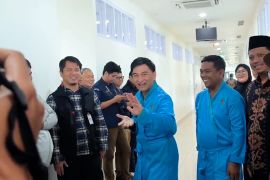 Tes kesehatan, bacalon wakil gubernur Banten Dimyati joget ala Prabowo