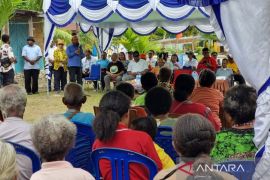 Paslon Gubernur Papua Barat kampanye perdana di Pulau Mansinam