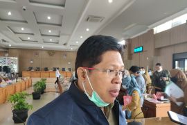Pengucapan Sumpah/Janji pimpinan definitif DPRD Kalsel tunggu SK Mendagri