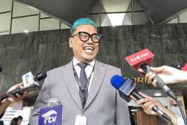 Uya Kuya sebut media sosial artis bisa dijadikan "hotline" untuk aduan