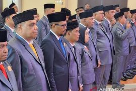 35 anggota DPRD Papua Barat dilantik