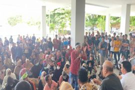 DPRD Sulbar menerima aspirasi masyarakat nelayan Mamuju