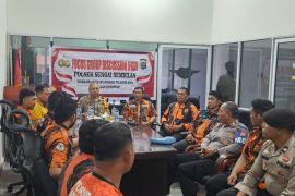 Polsek Sungai Sembilan gelar diskusi pilkada damai dengan Pemuda Pancasila