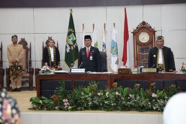 17 kades/lurah alumni Paralegal Justice Award terima penghargaan