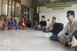 Wisatawan Jepang tinjau hasil pengelolaan usaha perhutanan sosial Tumbang Mangkutup