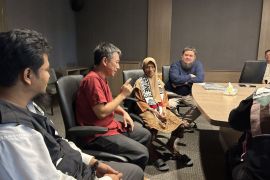 Nenek Warsi, Palestina dan Baitullah