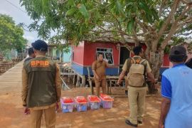 BPBD Bintan salurkan bantuan ke puluhan warga korban angin kencang