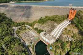 Optimalisasi Waduk Karangkates untuk pengembangan PLTS Terapung