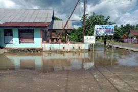 Polres Halmahera Utara terjunkan personel bantu masyarakat terdampak banjir