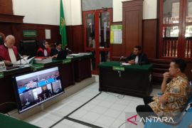 Di tengah aksi Solidaritas Hakim Indonesia, seorang terdakwa divonis hukuman percobaan