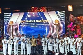 Di Denpasar, Mendagri beri penghargaan Upakarya Wanua Nugraha