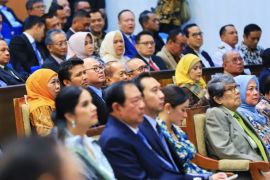 Emil Dardak: Tidak perlu meragukan gelar doktor dari AHY