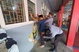 LPKA Kelas II Palu geledah kamar hunian anak binaan cegah gangguan keamanan