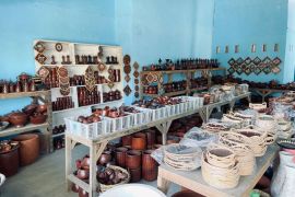 Masih eksis, kerajinan gerabah tradisional di Banyumulek NTB