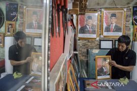Peningkatan pesanan pigura foto Presiden terpilih
