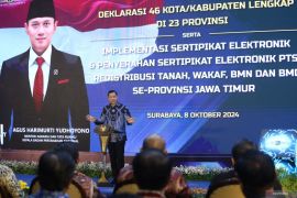 Deklarasi kota/kabupaten lengkap dan penyerahan sertipikat