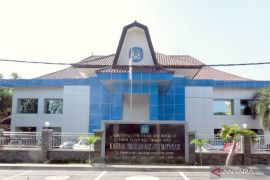 Imigrasi Mataram periksa WNA China terkait penjualan mutiara impor ilegal