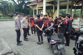 Polsek Bukit Raya ajak warga jaga kambtibmas jelang pilkada