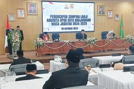 Pjs Wali Kota Banjarbaru minta anggota DPRD jalankan amanah
