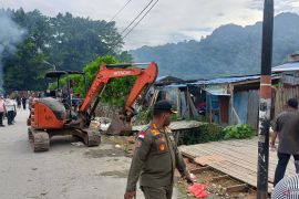 Pemkot Jayapura tertibkan lapak pedagang Pasar Youtefa