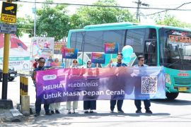 Tenaga medis gelar aksi "World Sight Day" di jalanan Trenggalek