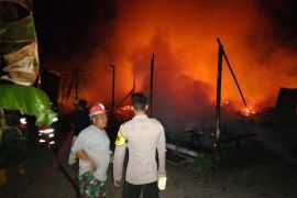 Dua rumah warga di Desa Hariang Tabalong terbakar