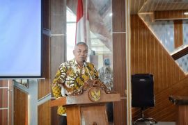 Bupati Ketapang imbau perusahaan membantu menangani jalan rusak