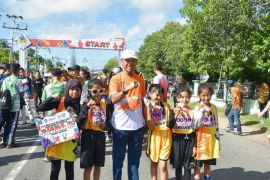 Bupati tinjau pembangunan jalan menggunakan program CSR perusahaan