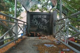 Jembatan penyeberangan di Jl Sudirman Makassar tak terurus Page 3 Small