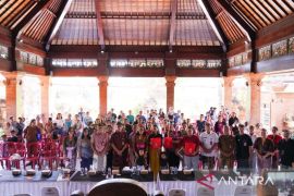 Dinas Perikanan Kabupaten Badung bagikan olahan ikan untuk cegah stunting