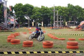 Puluhan "crosser" bersaing perebutkan juara Trial Game Dirt di Kota Malang