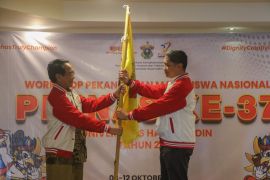 Rektor Unhas melepas keberangkatan 38 tim PKM berlaga di Pimnas Unair