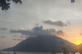 Aktivitas vulkanik Gunung Ruang di Sulut belum normal