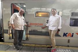  Kereta ekonomi di Pasar Senen berasa eksekutif