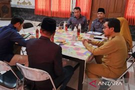 Pemkab Pamekasan lindungi pengawas pilkada dengan program JKK dan JKM