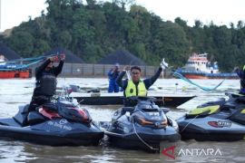 Pj Gubernur Kaltim promosikan wahana jetski  di Sungai Mahakam