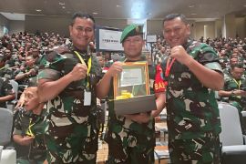 Sertu Sugi Yanto Babinsa Karimunting dapat penghargaan dari Kasad