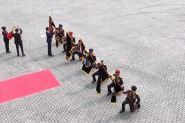 Presiden Jokowi  anugerahi tanda kehormatan tujuh satuan kerja Polri