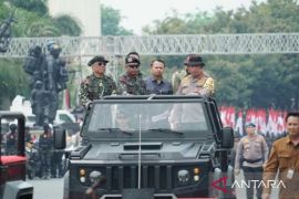 Kapolri cek gladi bersih apel pasukan pengamanan pengambilan sumpah Presiden-Wakil Presiden