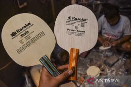 Produksi bet pingpong untuk ekspor