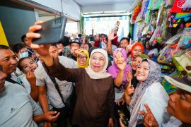 Khofifah apresiasi kondisi Pasar Soponyono yang ramai pembeli