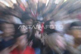 Nobar Timnas Indonesia di halaman GOR Segiri