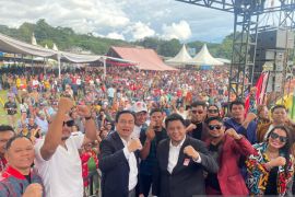 Ribuan massa PSBI Samosir gelar doa bersama berangkatkan Vandiko Gultom di Pilkada 2024